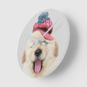 Cute Fluffy Dog met een kat op zijn hoofd Ronde Klok (Hoek)