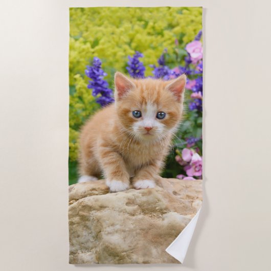 Cute Fluffy Ginger Baby Cat Kitten Flowers - Strandlaken (Voorkant)