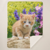 Cute Fluffy Ginger Cat Kitten in Flowers Pet Sherpa Deken (Voorkant)