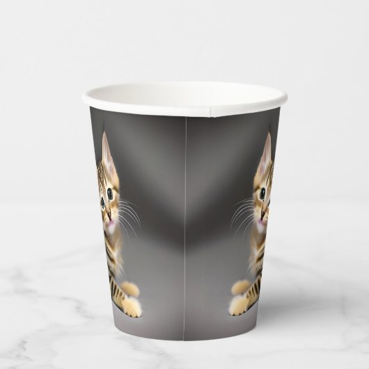 Cute fluffy tabby cat baby - Kinderverjaardag Papieren Bekers (Rechts)