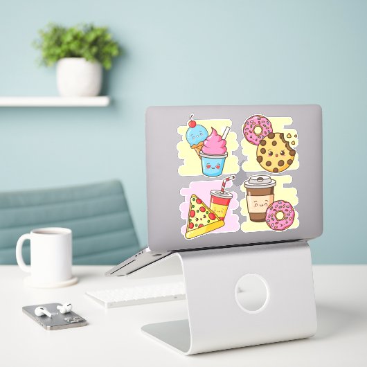 Cute Food Sticker (Laptop op bureau)