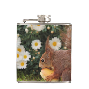 Cute foto van rode eekhoorn en madeliefjes heupfles