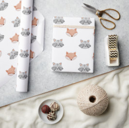 Cute fox en wasbeerpatroon. Houtlanddieren Cadeaupapier