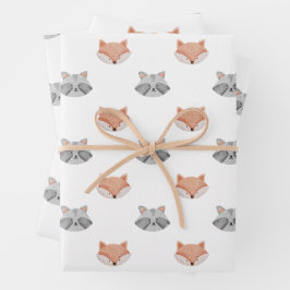 Cute fox en wasbeerpatroon. Houtlanddieren Inpakpapier Vel
