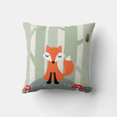 Cute fox op een rots in het bos kussen