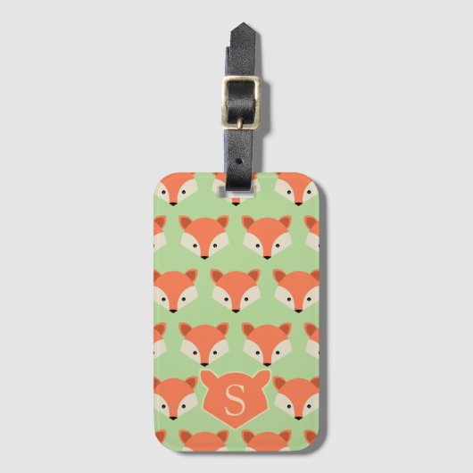 Cute Fox Pattern op Green Monogram Bagagelabel (Voorkant (verticaal))