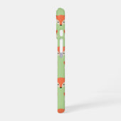 Cute Fox Pattern op Green Monogram iPhone 16 Hoesje (Linkerkant)