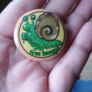 Cute Free Snuggs Snail Hug Emote Ronde Button 3,2 Cm