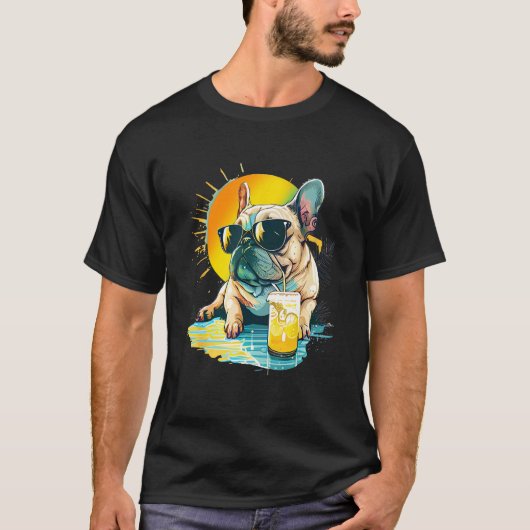 Cute French Bulldog chillin tropical drink on summ T-shirt (Voorkant)