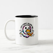 Cute Friendly Ghost and Cat Whimsical HalloweenMug Tweekleurige Koffiemok (Links)