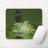 Cute frog met een Butterfly aan zijn neus Muismat (Met muis)