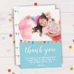 Cute Fun Bunting Flag Kind BIrthday Foto Bedankkaart<br><div class="desc">Foto van Cute bunting vlag, bedankt je kaart voor je vriendje of verjaardagsfeestje. Bedankt dat je gast naar het verjaardagsfeest van je kind bent gekomen. Het ontwerp heeft kleurrijke verjaardagsfeestvlaggen in groene, blauwe en rode kleuren en een foto - neem de foto van uw kind in de sjabloon op. De...</div>