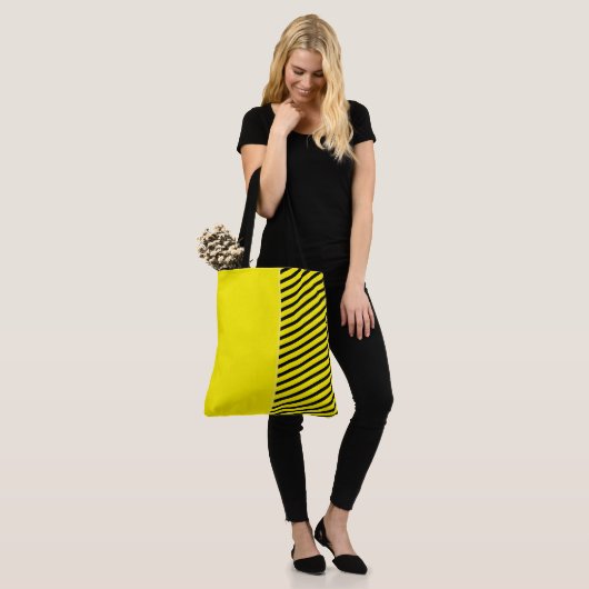 Cute Fun Yellow en Black met strepes Tote Bag (Op model)