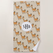 Cute Funny Cartoon Giraffes met Initialen Strandlaken (Voorkant)
