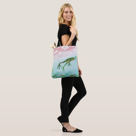 Cute Funny Frog springt in de Pond Tote Bag (Op model)