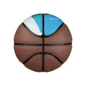 Cute funny hippopotamus with bird cartoon basketbal (Rechts)