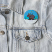Cute funny hippopotamus with bird cartoon ronde button 5,7 cm (In situ)