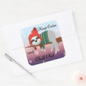 Cute Funny Keep Calm Sloth in Winter Pet & Scarf Vierkante Sticker (Envelop)