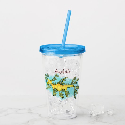 Cute funny leafy sea draak cartoon illustratie acryl drinkbeker (Achterkant ijs)