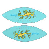 Cute funny leafy sea draak cartoon illustratie american football (Panelen)