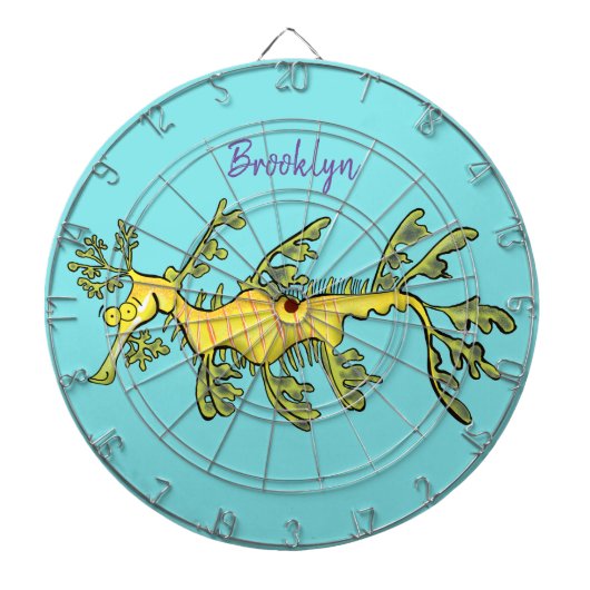 Cute funny leafy sea draak cartoon illustratie dartbord (Voorkant)