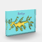 Cute funny leafy sea draak cartoon illustratie fotoblokken (Links)