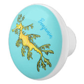 Cute funny leafy sea draak cartoon illustratie keramische knop (Rechts)