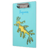 Cute funny leafy sea draak cartoon illustratie klembord (Links)