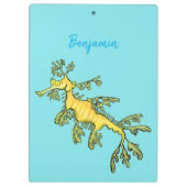 Cute funny leafy sea draak cartoon illustratie klembord (Achterkant)