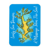 Cute funny leafy sea draak cartoon illustratie magneet (Verticaal)