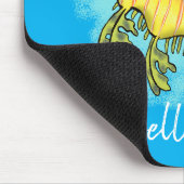 Cute funny leafy sea draak cartoon illustratie muismat (Hoek)