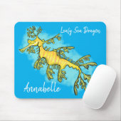 Cute funny leafy sea draak cartoon illustratie muismat (Met muis)