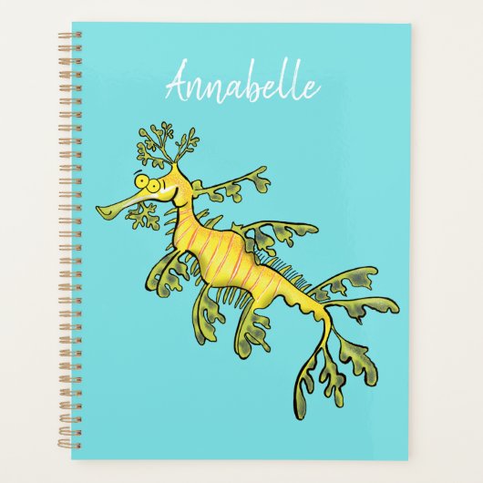 Cute funny leafy sea draak cartoon illustratie planner (Voorkant)