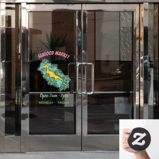 Cute funny leafy sea draak cartoon illustratie raamsticker (Kantoordeur)