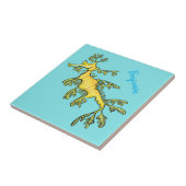 Cute funny leafy sea draak cartoon illustratie tegeltje (Zijkant)