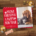 Cute Funny Type Pet Dog   Cat Holiday Photo Card Feestdagenkaart<br><div class="desc">Deze feestelijke fotokaart is speciaal ontworpen voor de trotse huiseigenaar! Het is voorzien van een grietsbegroet "Meowy Kerstmis & Yappy Nieuwjaar" met poetafdrukken. De achtergrondkleur kan in om het even welke kleur worden veranderd u houdt van het gebruiken van de verpersoonlijkingsdaling onderaan menu. Bekijk ons collectie met de vakantiekaarten voor...</div>