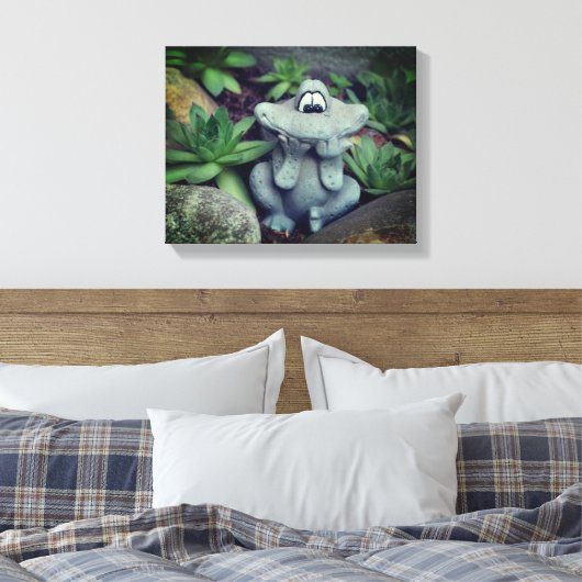 Cute Garden Frog Succulent Garden Canvas Afdruk (Insitu (Slaapkamer))