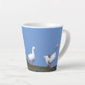 Cute Geese Cust. Blauwe latte Mok (Rechterhoek)