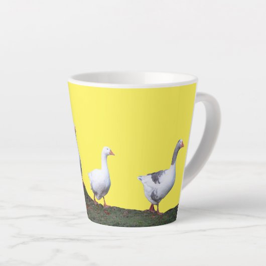 Cute Geese Cust. Gele latte Mok (Rechterhoek)