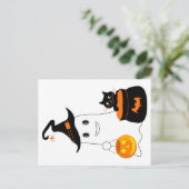 Cute geest met zwarte kat viert halloween briefkaart (Staand voorkant)