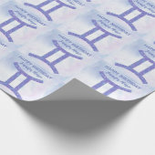 Cute Gemini Sign Custom Paars Happy Birthday Cadeaupapier (Hoek)