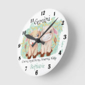 Cute Gemini Twins Waterverf Bull Zodiac Monogram Ronde Klok (Hoek)