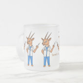 Cute Gemsbok antelope dokter cartoon Matglas Koffiemok (Voorkant links)
