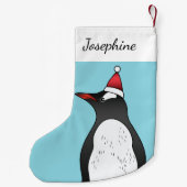 Cute Gentoo Penguin die een kersthat op blauw heef Kleine Kerstsok (Achterkant)