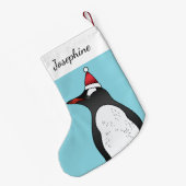 Cute Gentoo Penguin die een kersthat op blauw heef Kleine Kerstsok (Achterkant (Hangend))