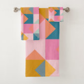 Cute Geometric Pattern in Blauwgroen Roze and Yell Bad Handdoek (Insitu)