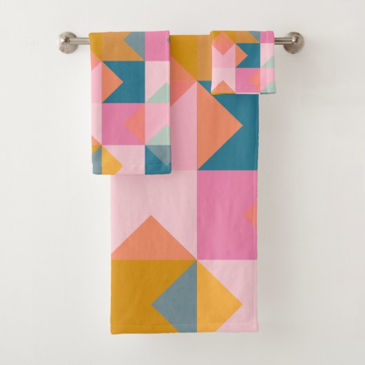 Cute Geometric Pattern in Blauwgroen Roze and Yell Bad Handdoek (Insitu)