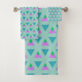 Cute Geometric Triangle Pattern Turquoise Paars Bad Handdoek (Insitu)