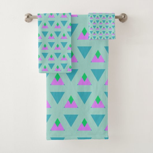 Cute Geometric Triangle Pattern Turquoise Paars Bad Handdoek (Insitu)