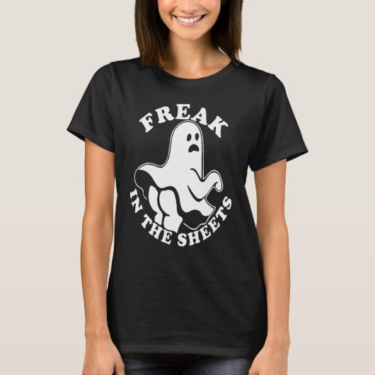Cute Ghost Freak in de Sheets Halloween Spreadshe T-shirt (Voorkant)